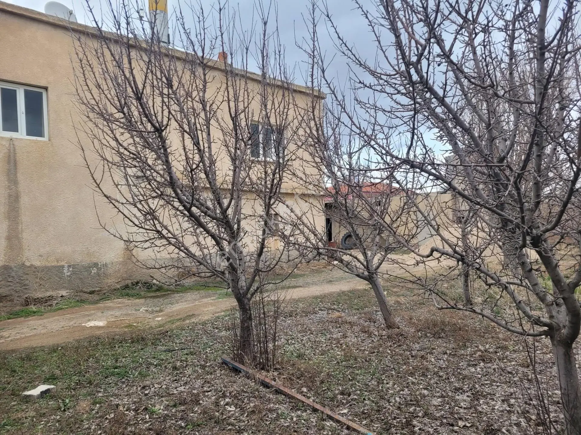 Niğde Milliyet Mahallesi 819 M² Geniş Bahçeli Köy Evi — fotoğraf 4