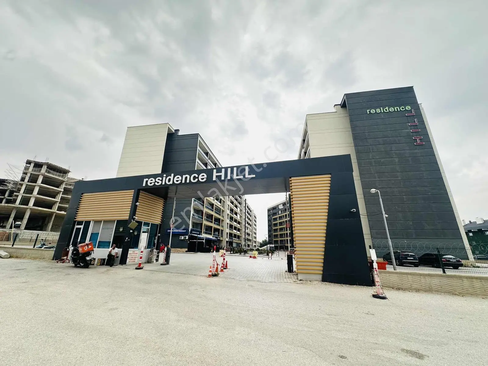 Enes Acur'Dan Recidence Hill'De Arakat 1+1 Eşyalı Daire