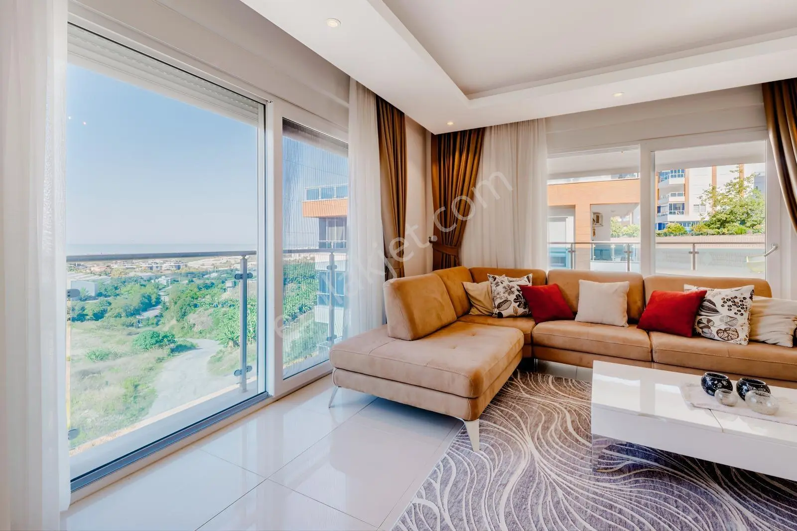 Alanya'Da Granada Rezidansta 3+1 Eşyalı Dubleks Daire