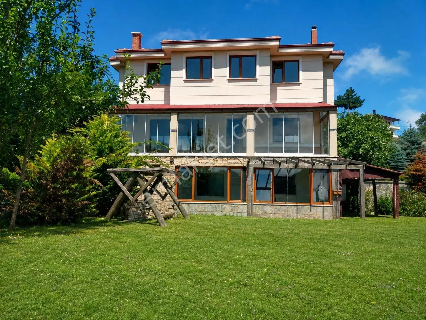Çarşıbaşı Fener Mahallesinde Satılık Tripleks Villa