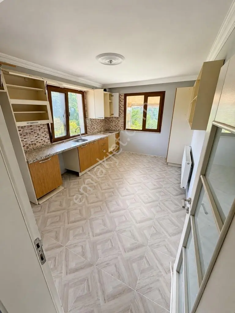 Çarşıbaşı Fener Mahallesinde Satılık Tripleks Villa — fotoğraf 5