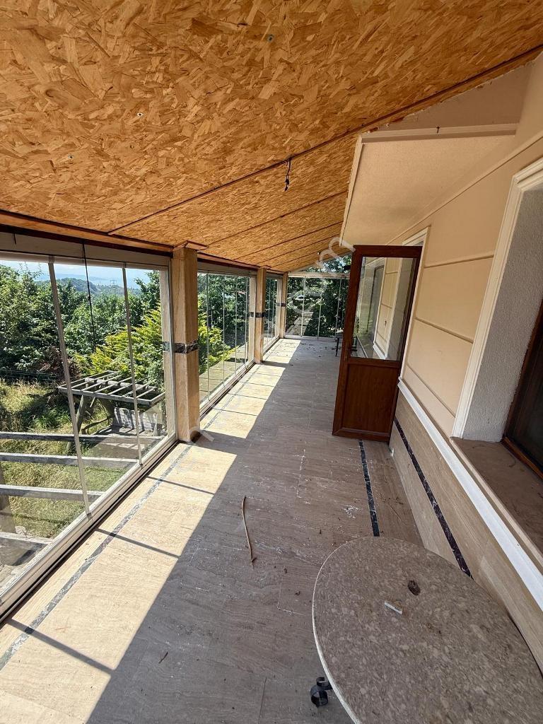 Çarşıbaşı Fener Mahallesinde Satılık Tripleks Villa — fotoğraf 7