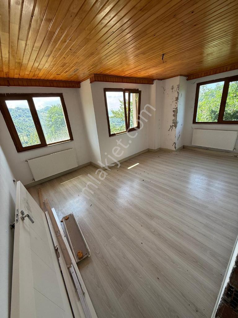 Çarşıbaşı Fener Mahallesinde Satılık Tripleks Villa — fotoğraf 9