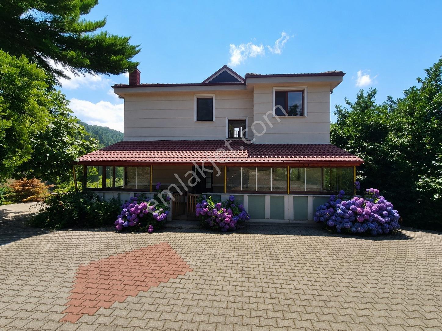 Çarşıbaşı Fener Mahallesinde Satılık Tripleks Villa — fotoğraf 18