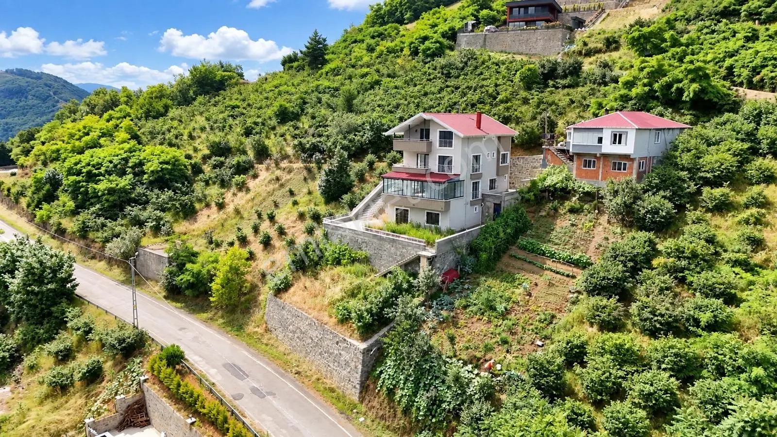 Akçaabat Akçatepe Tesisinin Altında Satılık Fırsat Villa