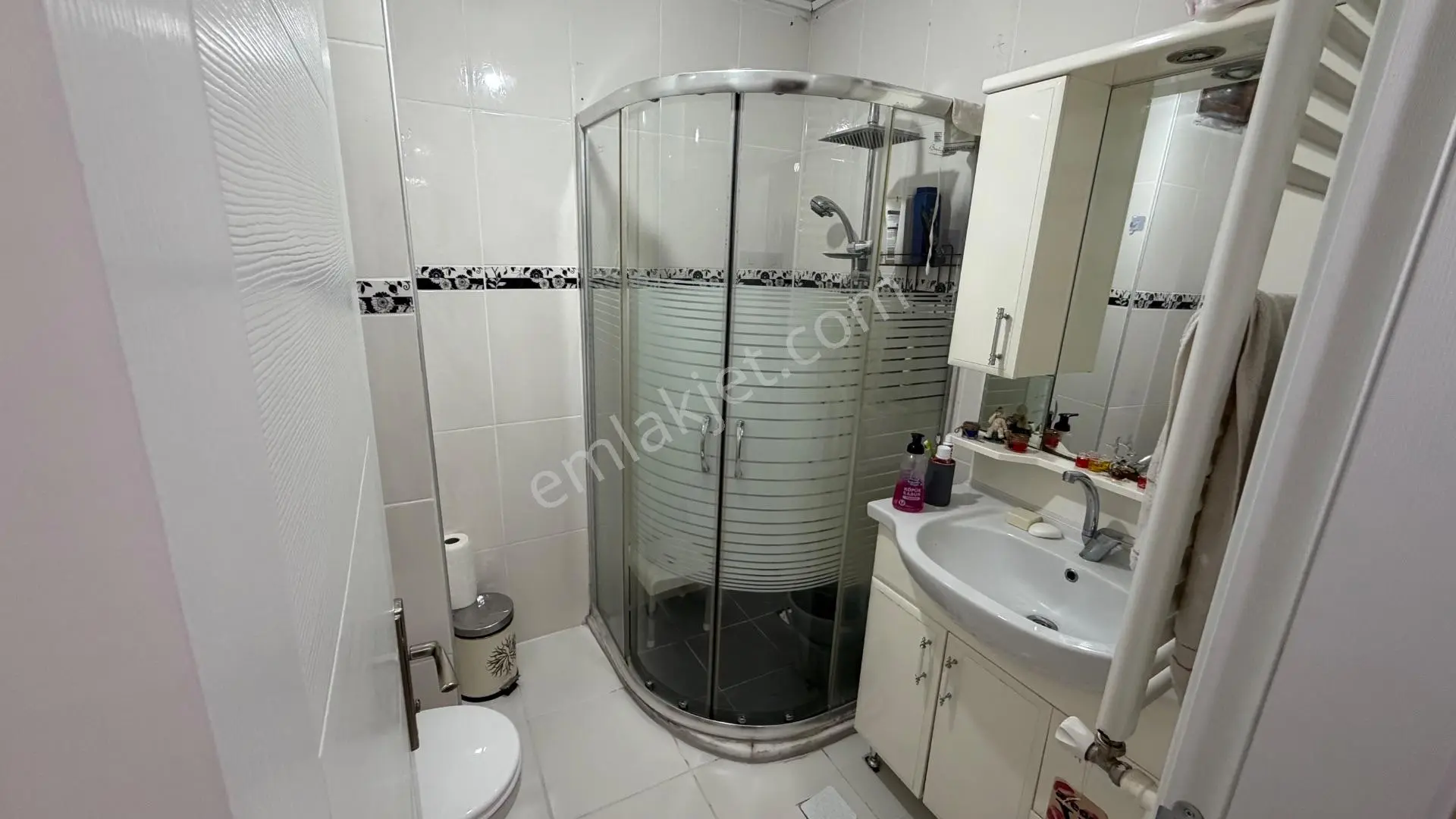 Çınarcık Harmanlar’da Poyraz Cad.sinde Deniz Manzaralı 2 + 1 80 M2 Doğalgazlı Masrafsız — fotoğraf 14