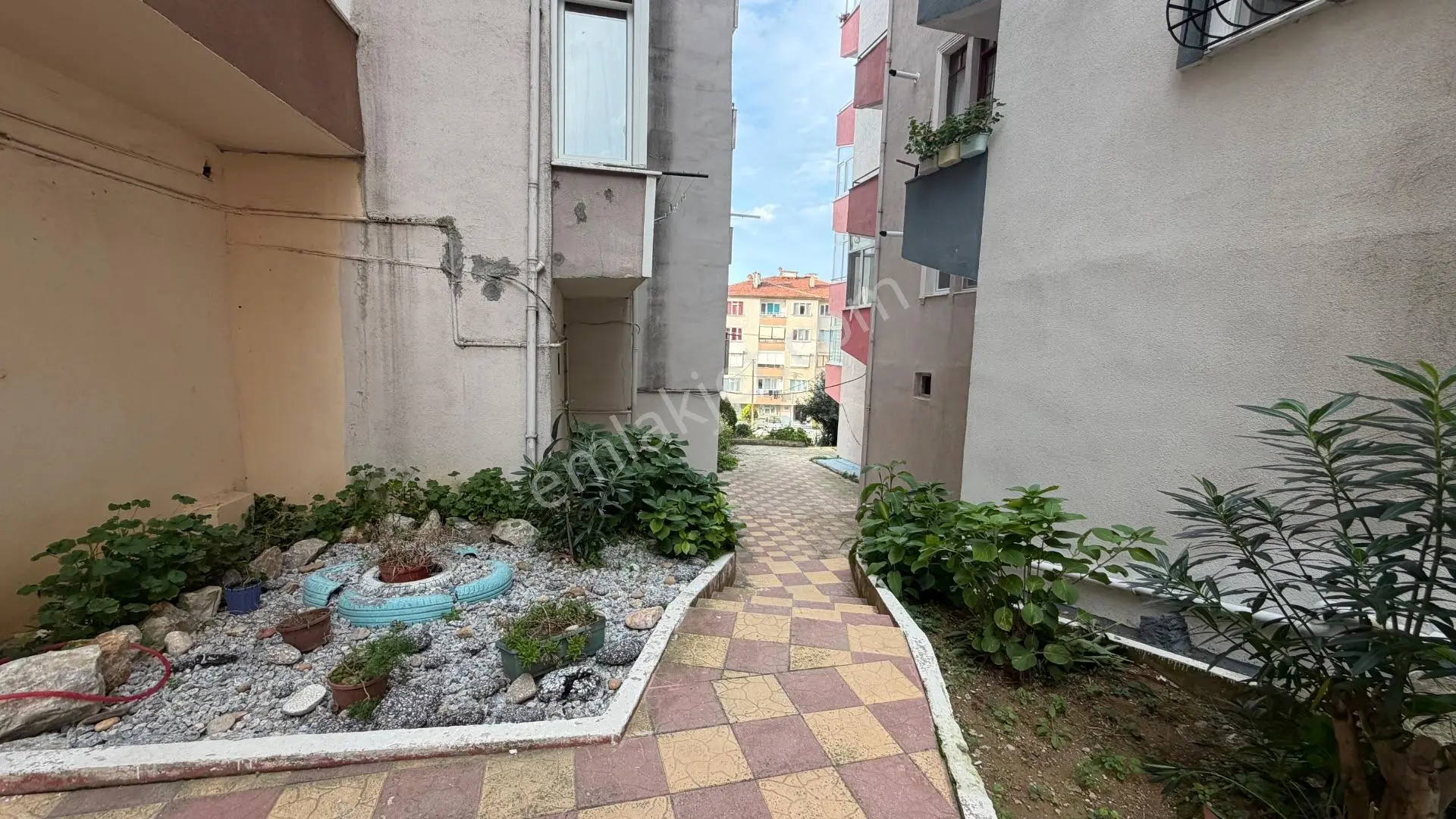 Çınarcık Harmanlar’da Poyraz Cad.sinde Deniz Manzaralı 2 + 1 80 M2 Doğalgazlı Masrafsız — fotoğraf 25