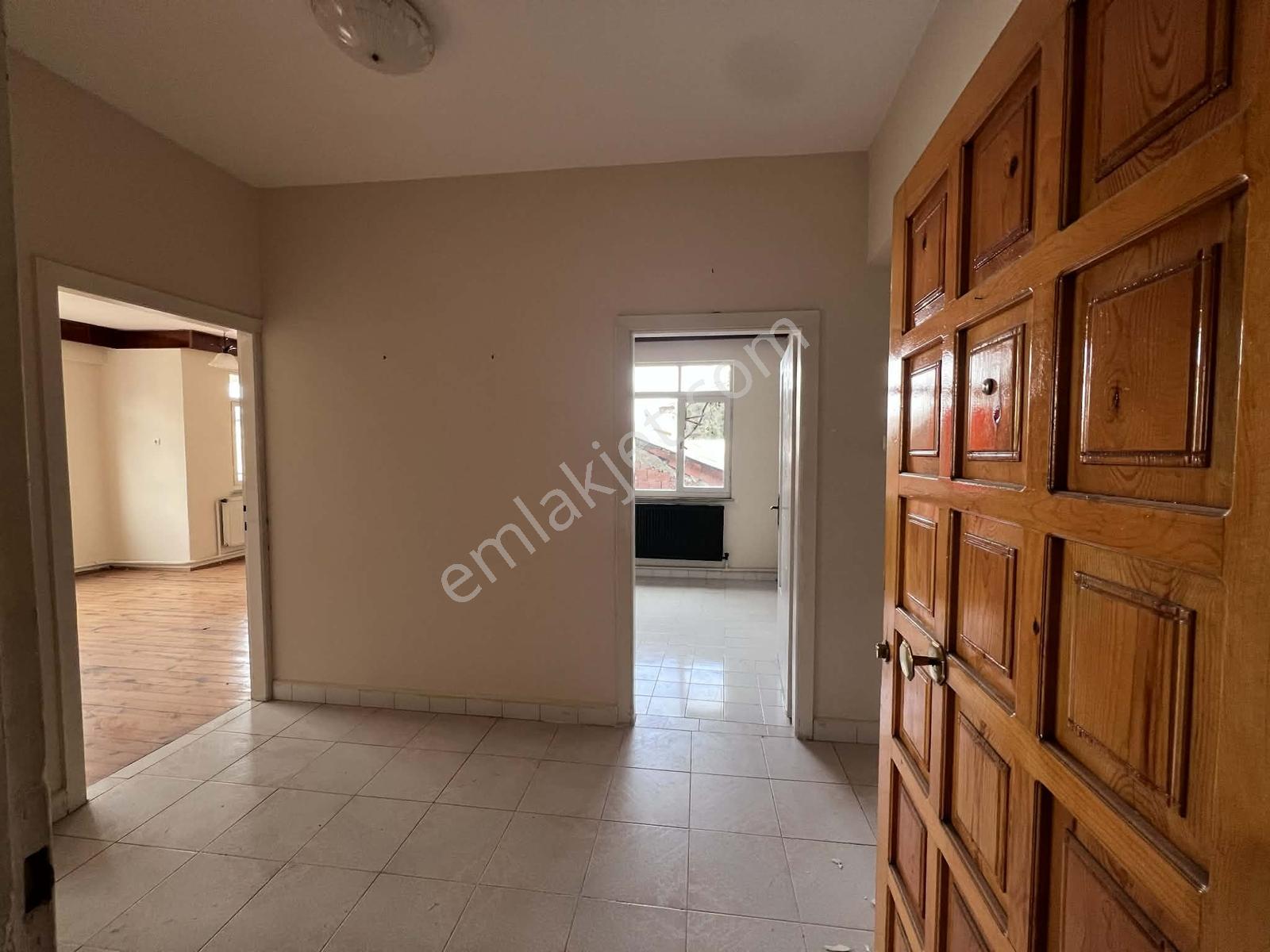 Akçaabat Merkez Orta Mahallede Satılık 3+1 Daire