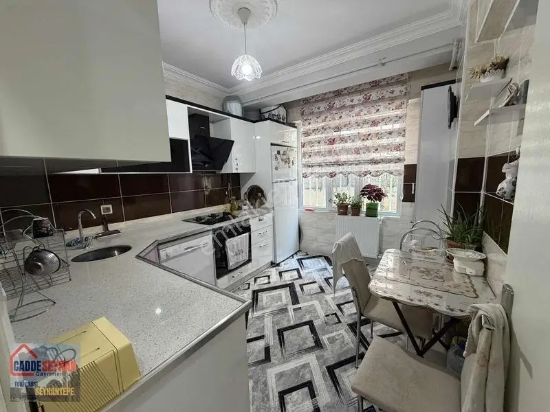 Cadde Seyran'dan Satılık 2+1 /bahçeli Giriş Kat — fotoğraf 3