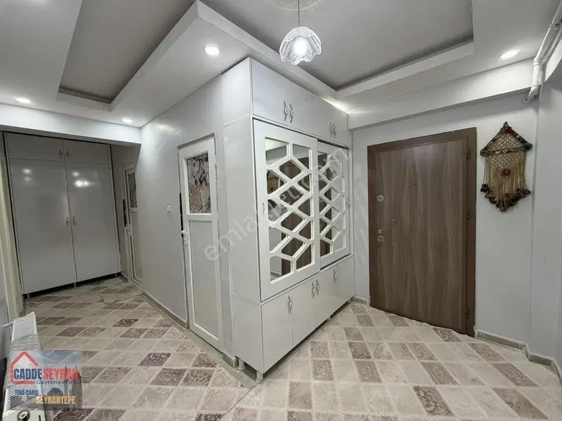Cadde Seyran'dan Satılık 2+1 /bahçeli Giriş Kat — fotoğraf 4