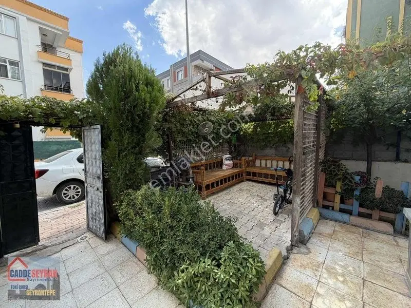 Cadde Seyran'dan Satılık 2+1 /bahçeli Giriş Kat — fotoğraf 16