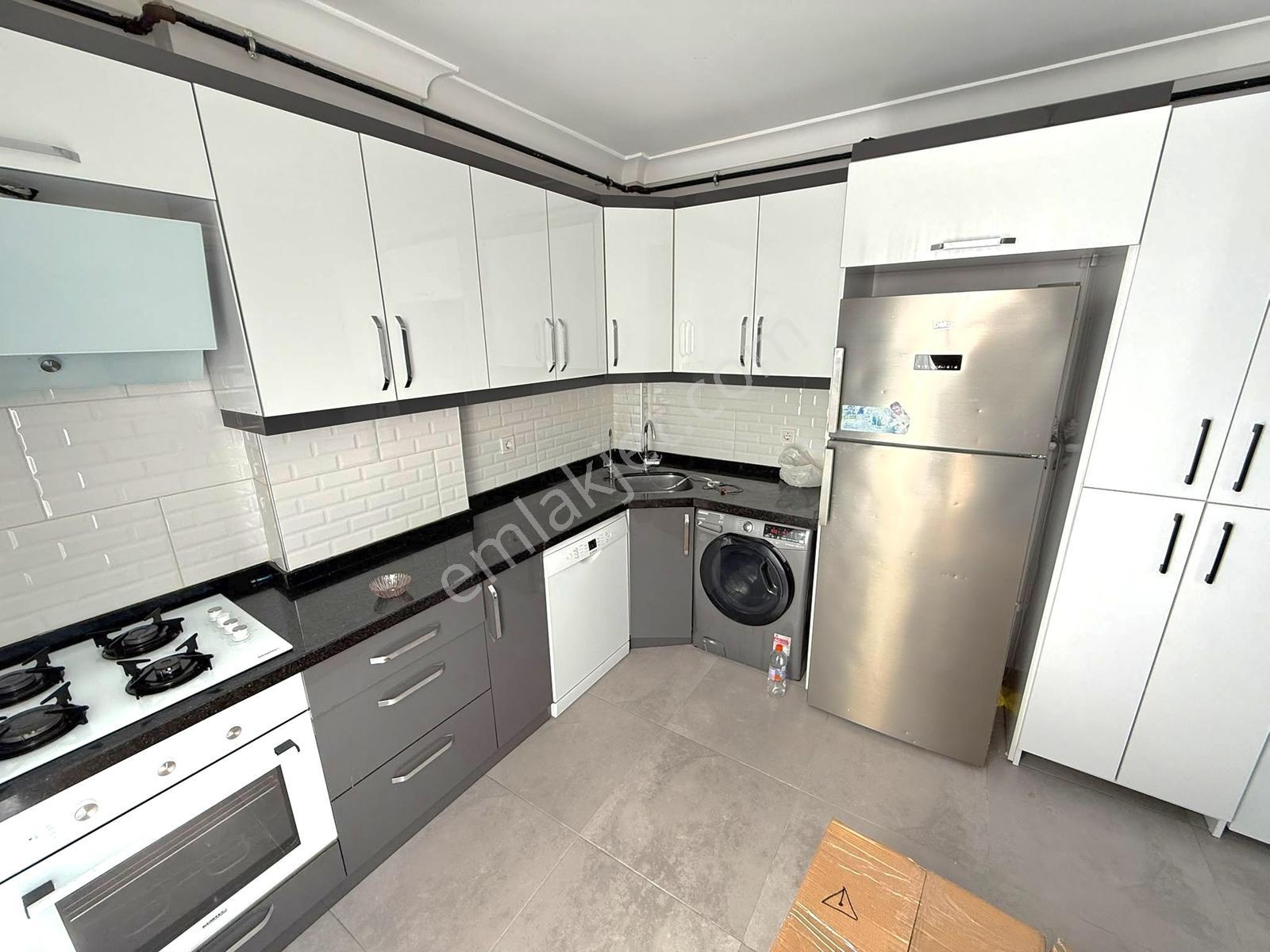 Pusula İnş.Tan Cami Duragına Yakın Cadde Uzerinde 125M2 3Kat Da