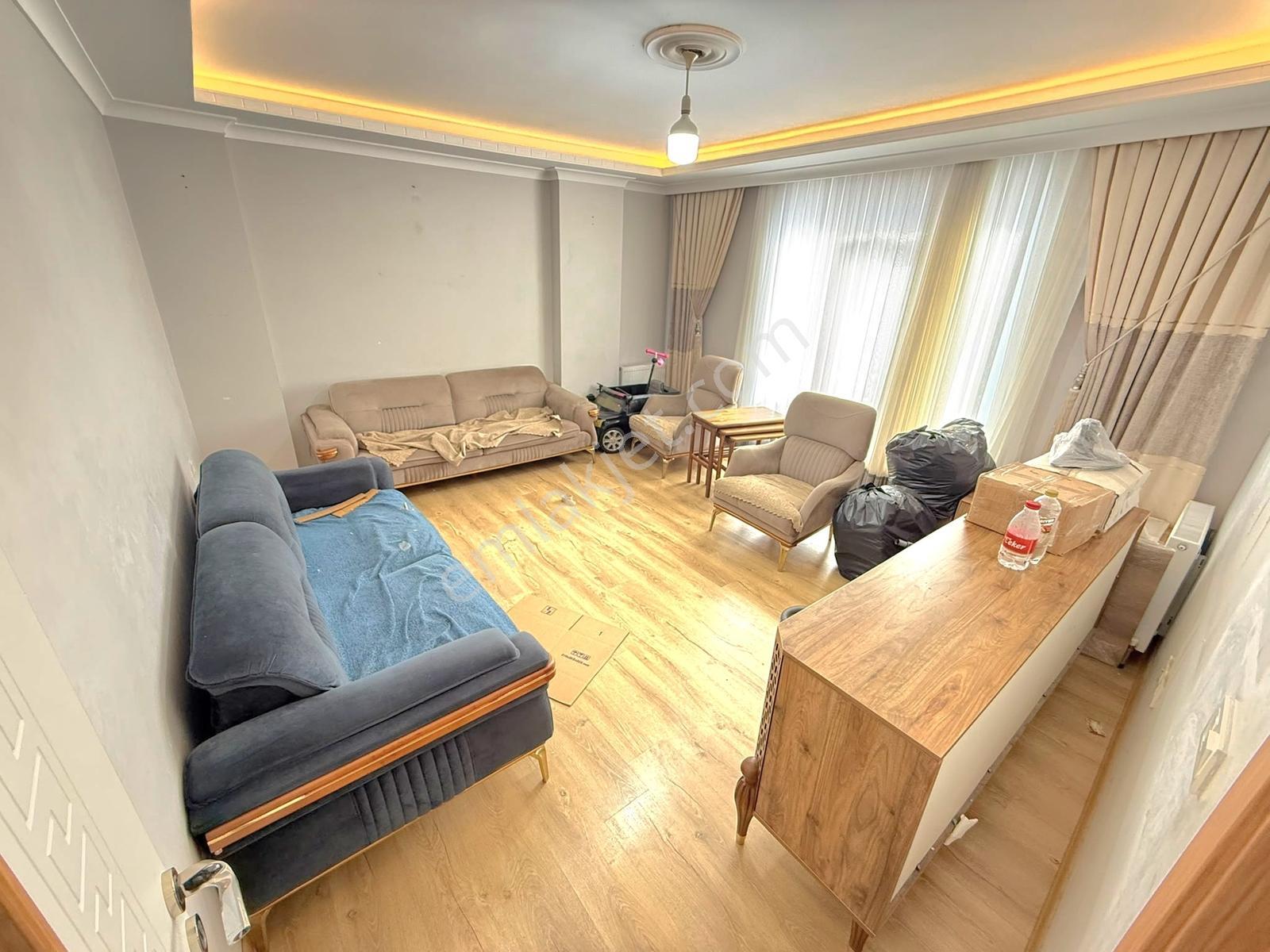 Pusula İnş.tan Cami Duragına Yakın Cadde Uzerinde 125m2 3kat Da — fotoğraf 2