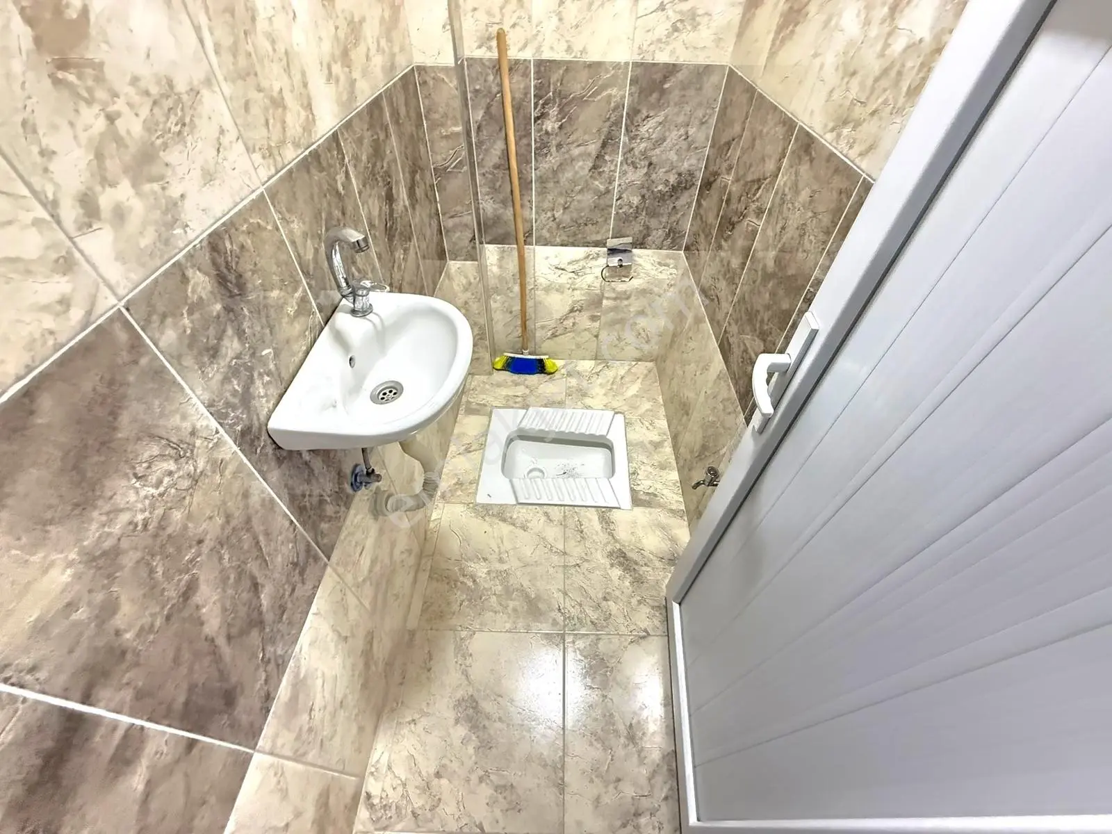 Pusula İnş.tan Cami Duragına Yakın Cadde Uzerinde 125m2 3kat Da — fotoğraf 24