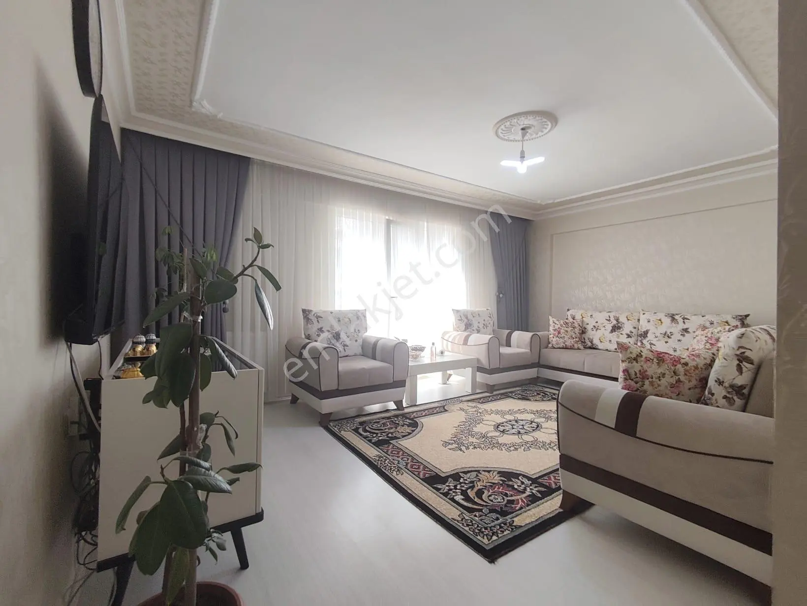Yılmaz Gayrımenkulden Ebeveyn Banyolu Geniş M2 3+1 Satılık Daire — fotoğraf 2