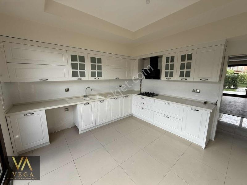 Vega'dan Muradiye Villalar Bölgesinde 4+1 190m2 Site İçinde — fotoğraf 2
