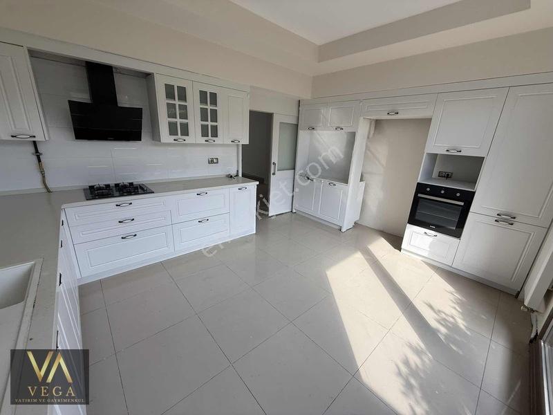 Vega'dan Muradiye Villalar Bölgesinde 4+1 190m2 Site İçinde — fotoğraf 3