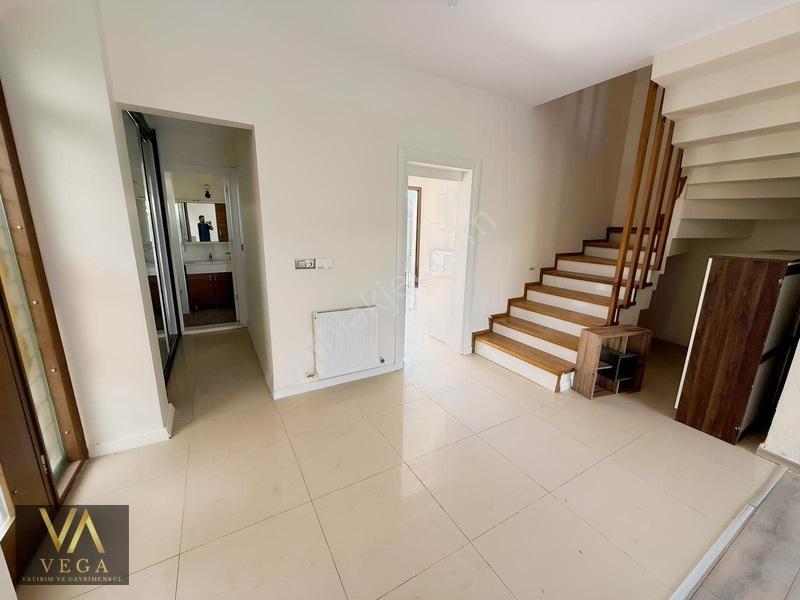 Vega'dan Muradiye Villalar Bölgesinde 4+1 190m2 Site İçinde — fotoğraf 8