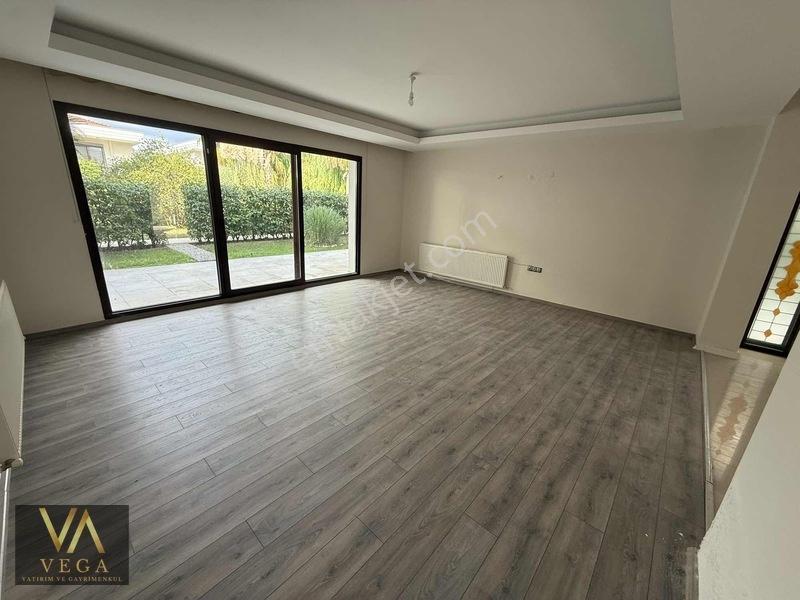 Vega'dan Muradiye Villalar Bölgesinde 4+1 190m2 Site İçinde — fotoğraf 9