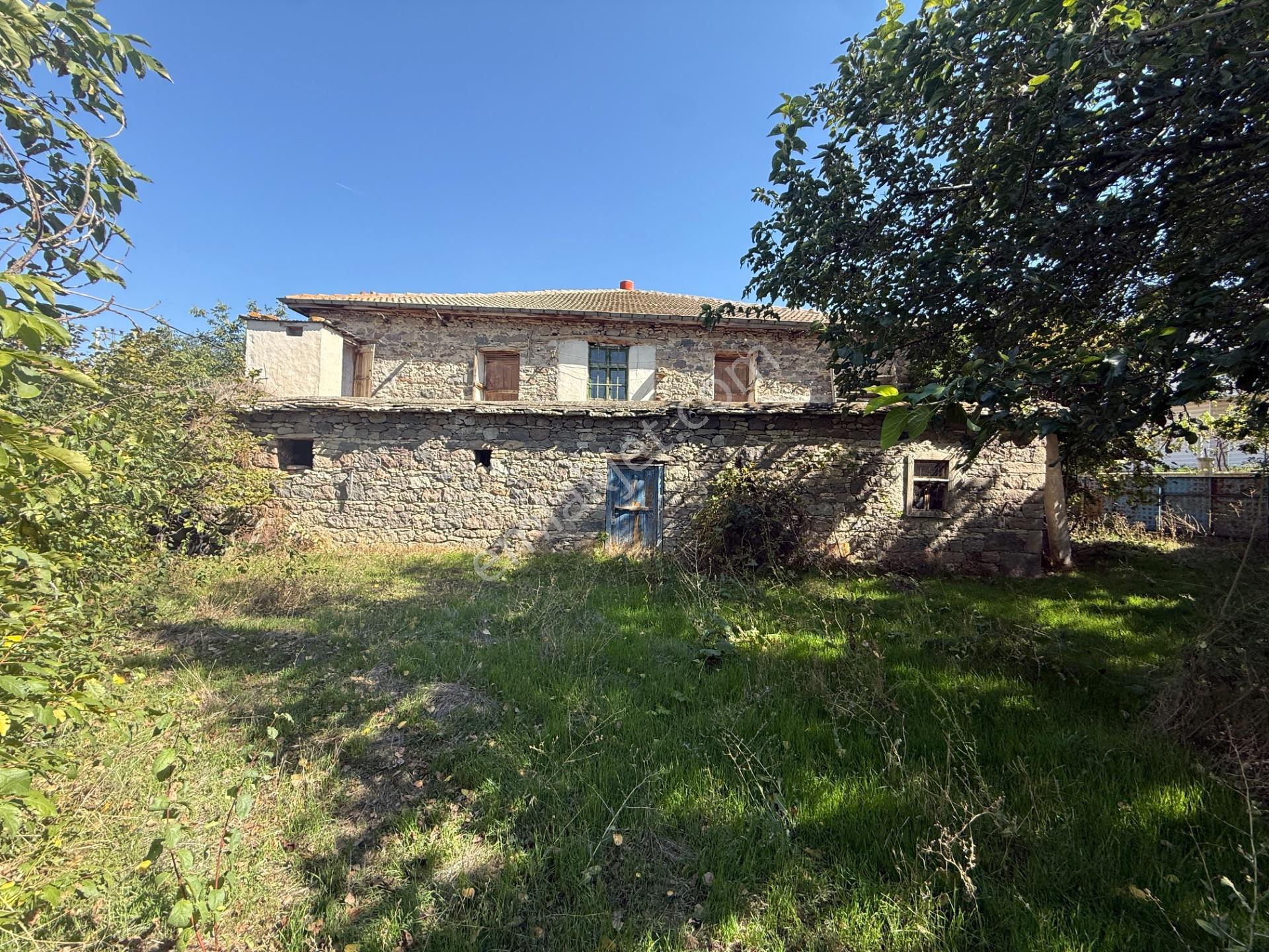 Seydişehir Çavuş Mahallesi'nde 450 M² Bahçeli Köy Evi — fotoğraf 3
