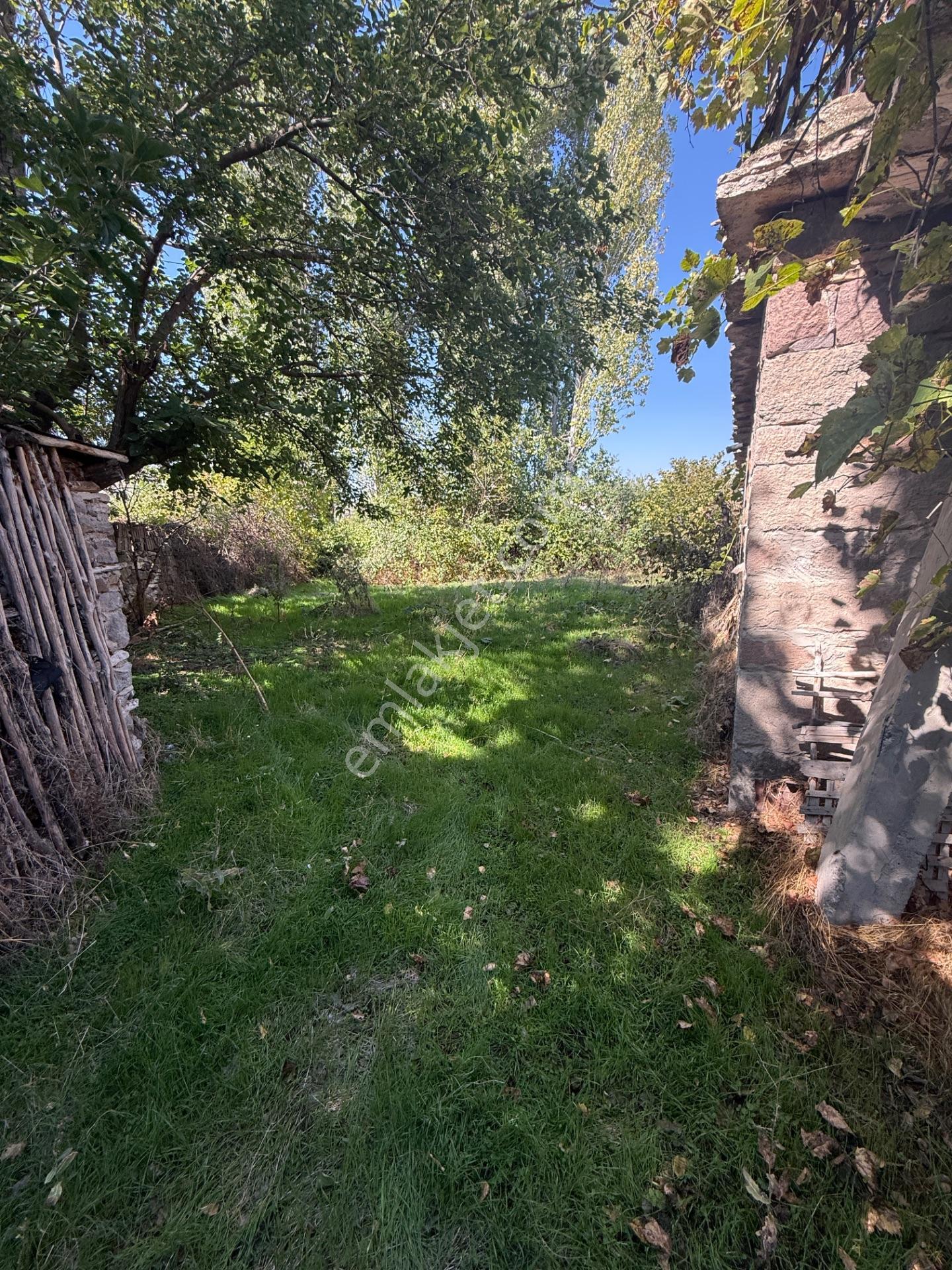 Seydişehir Çavuş Mahallesi'nde 450 M² Bahçeli Köy Evi — fotoğraf 4
