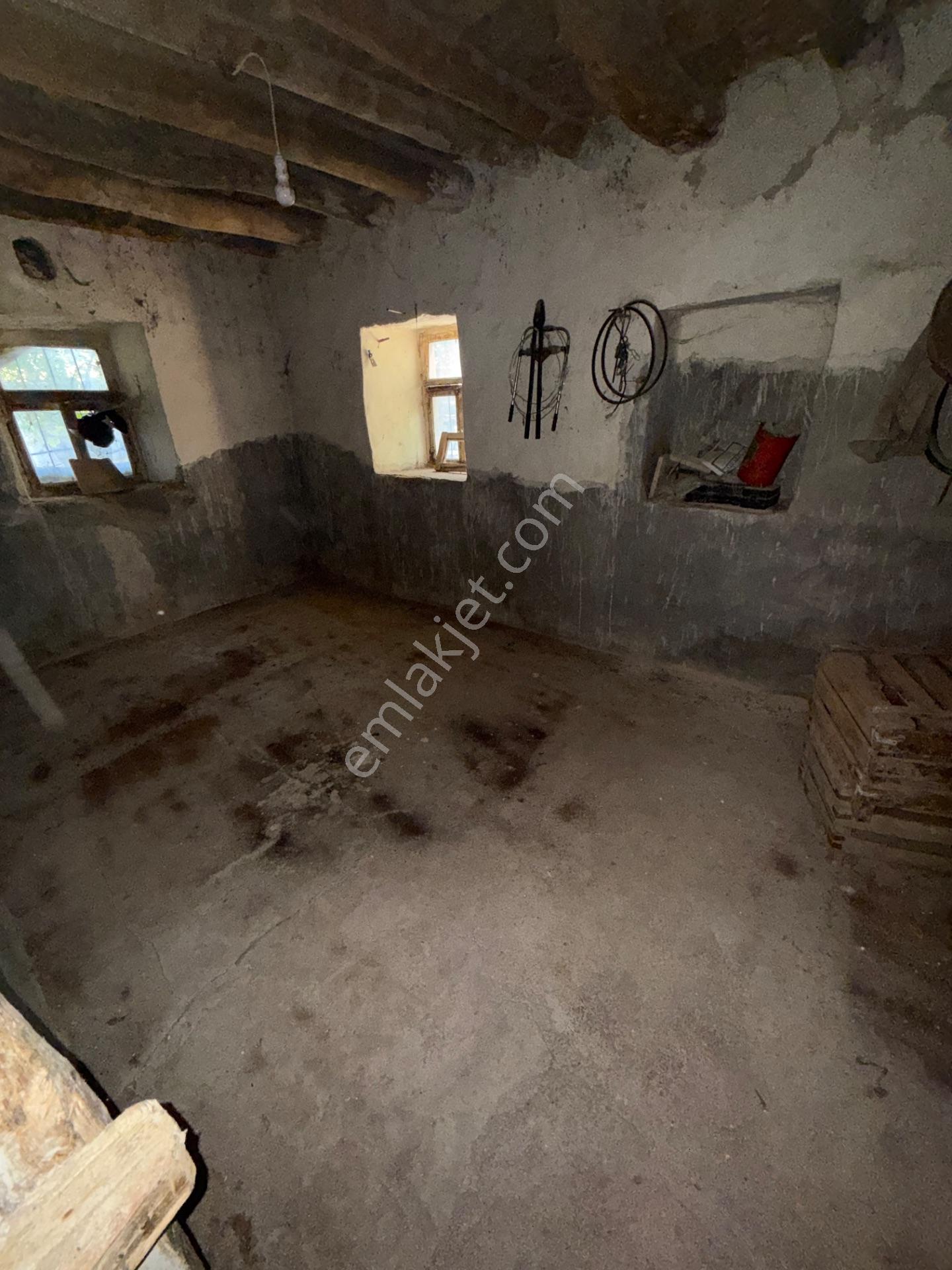 Seydişehir Çavuş Mahallesi'nde 450 M² Bahçeli Köy Evi — fotoğraf 11