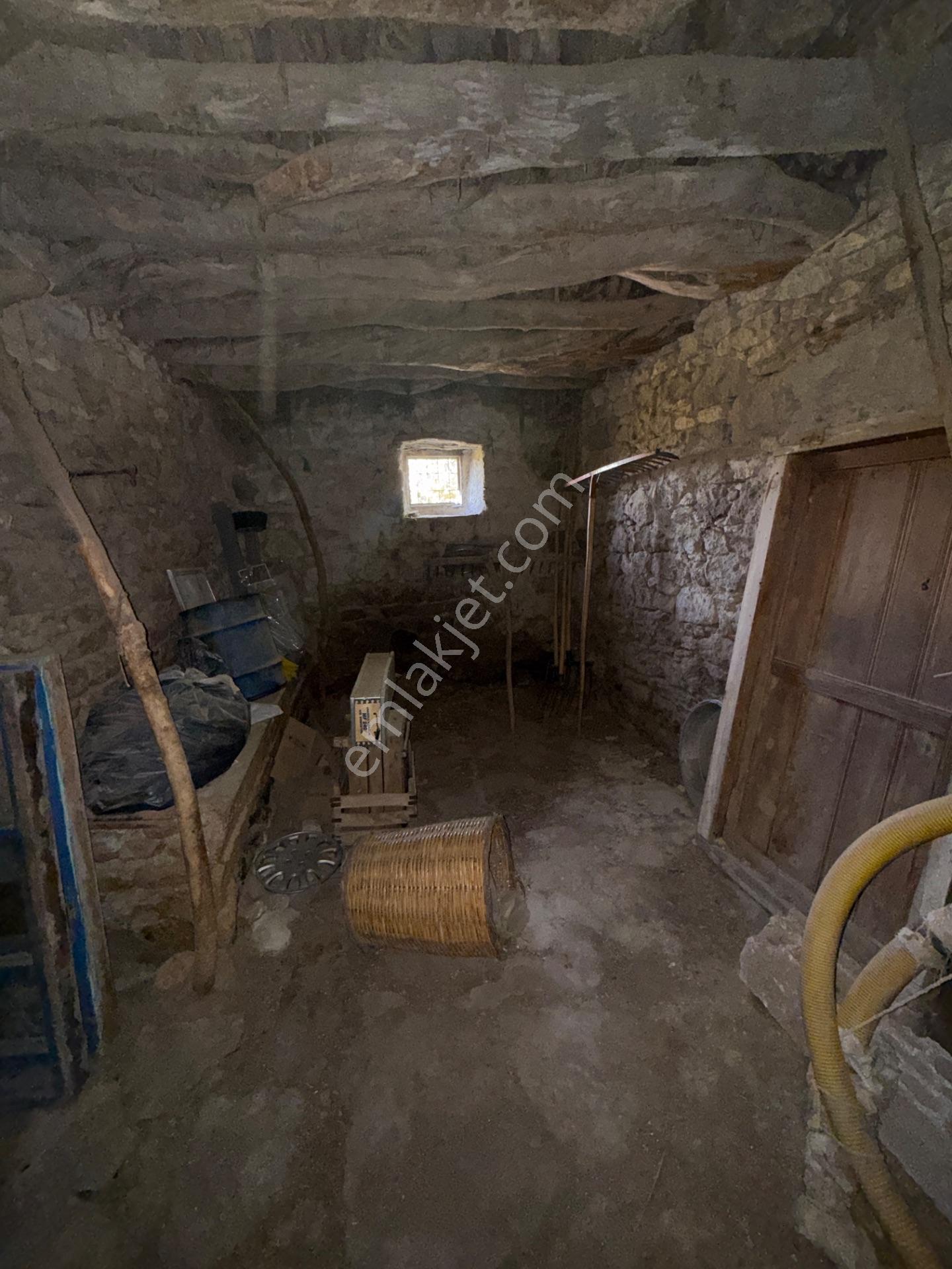 Seydişehir Çavuş Mahallesi'nde 450 M² Bahçeli Köy Evi — fotoğraf 13