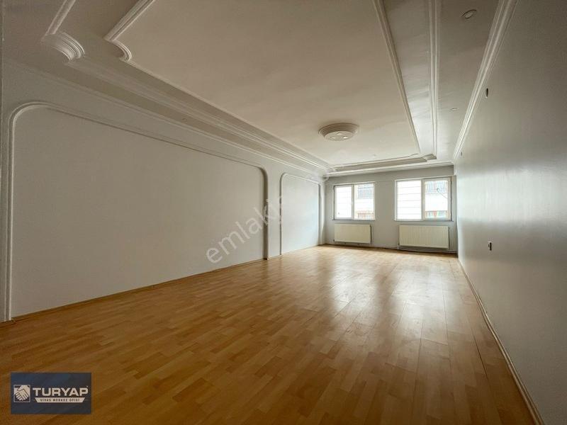 Turyap Sivas'Tan Çarşı İçerisinde 151M2 Geniş Satılık 3+1 Daire