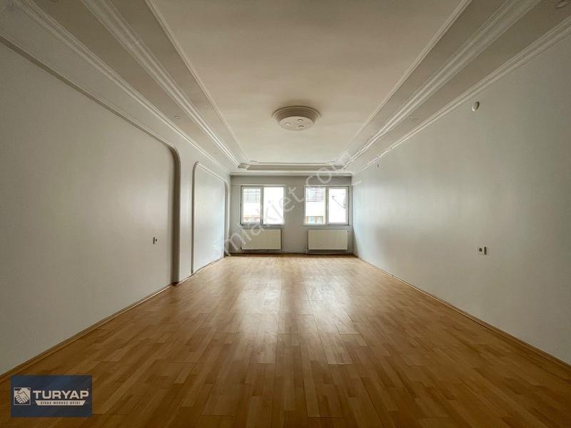 Turyap Sivas'tan Çarşı İçerisinde 151m2 Geniş Satılık 3+1 Daire — fotoğraf 2