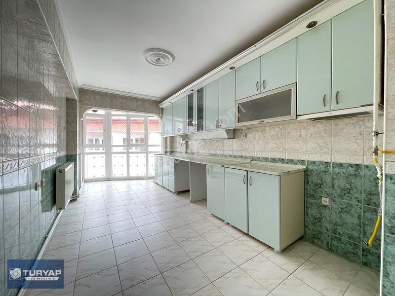 Turyap Sivas'tan Çarşı İçerisinde 151m2 Geniş Satılık 3+1 Daire — fotoğraf 4