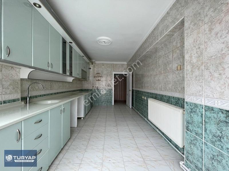 Turyap Sivas'tan Çarşı İçerisinde 151m2 Geniş Satılık 3+1 Daire — fotoğraf 7