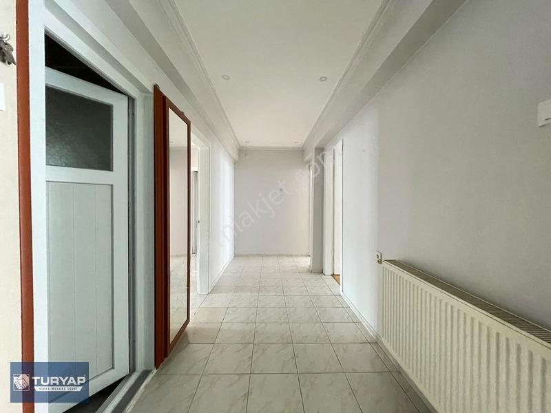 Turyap Sivas'tan Çarşı İçerisinde 151m2 Geniş Satılık 3+1 Daire — fotoğraf 8