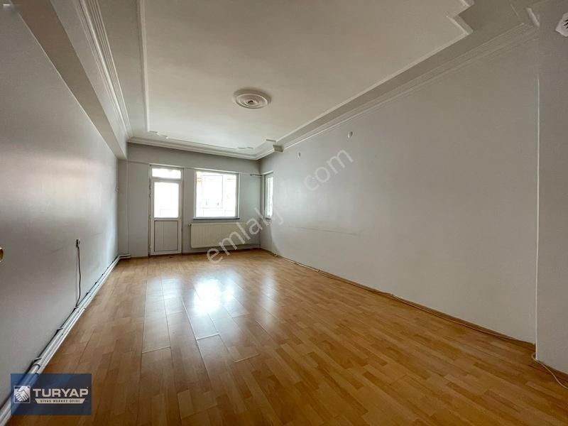 Turyap Sivas'tan Çarşı İçerisinde 151m2 Geniş Satılık 3+1 Daire — fotoğraf 9