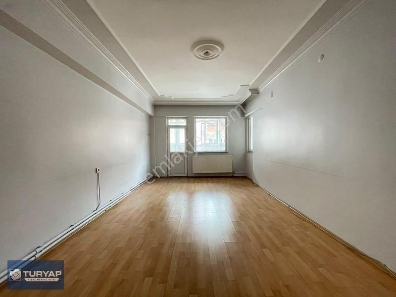Turyap Sivas'tan Çarşı İçerisinde 151m2 Geniş Satılık 3+1 Daire — fotoğraf 10