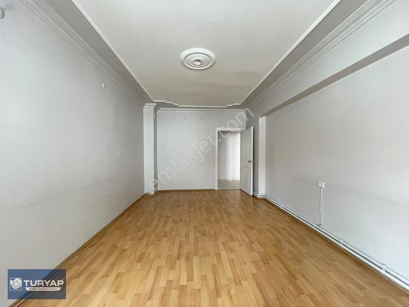 Turyap Sivas'tan Çarşı İçerisinde 151m2 Geniş Satılık 3+1 Daire — fotoğraf 11