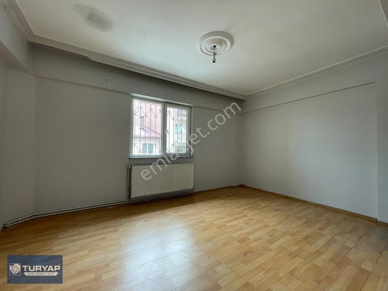 Turyap Sivas'tan Çarşı İçerisinde 151m2 Geniş Satılık 3+1 Daire — fotoğraf 18