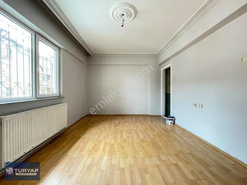 Turyap Sivas'tan Çarşı İçerisinde 151m2 Geniş Satılık 3+1 Daire — fotoğraf 19