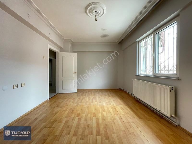 Turyap Sivas'tan Çarşı İçerisinde 151m2 Geniş Satılık 3+1 Daire — fotoğraf 21
