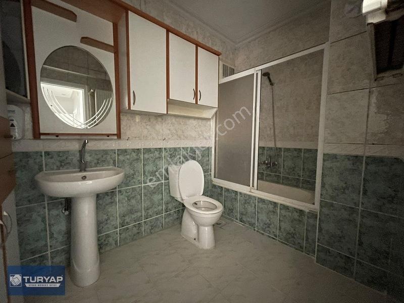 Turyap Sivas'tan Çarşı İçerisinde 151m2 Geniş Satılık 3+1 Daire — fotoğraf 22