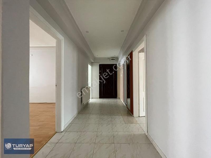Turyap Sivas'tan Çarşı İçerisinde 151m2 Geniş Satılık 3+1 Daire — fotoğraf 24