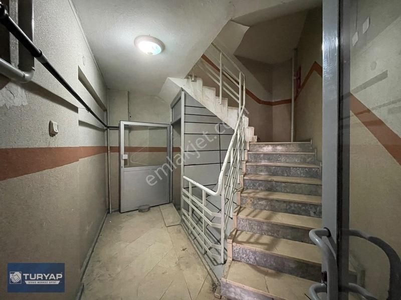 Turyap Sivas'tan Çarşı İçerisinde 151m2 Geniş Satılık 3+1 Daire — fotoğraf 26
