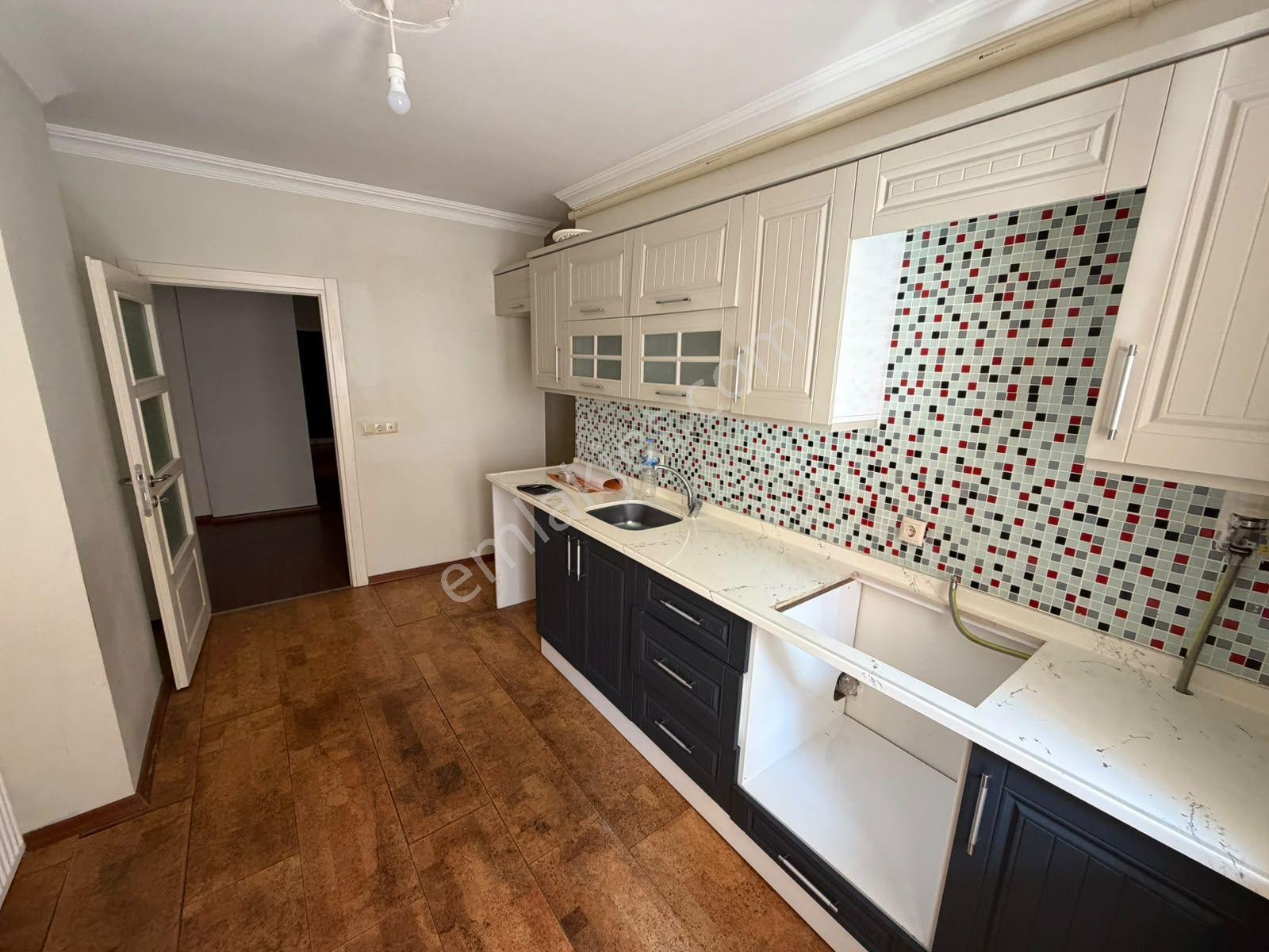 Yaylacık'ta Satılık 2+1 Daire: 105m², Balkonlu, Merkezi Konum — fotoğraf 2