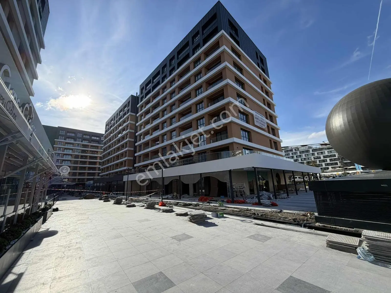 Neva Gyd - Mrf Cadde'De Çift Cepheli Teraslı 1+1 Satılık Daire