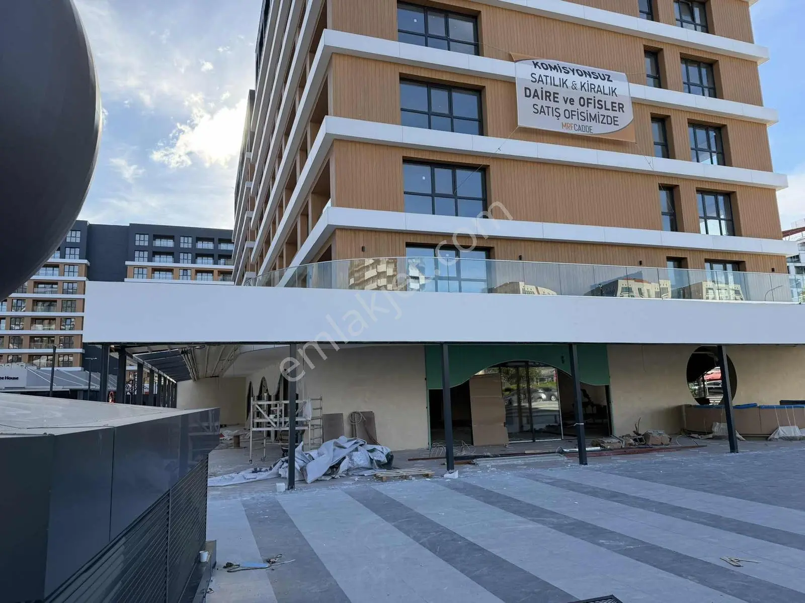 Neva Gyd - Mrf Cadde'de Çift Cepheli Teraslı 1+1 Satılık Daire — fotoğraf 2