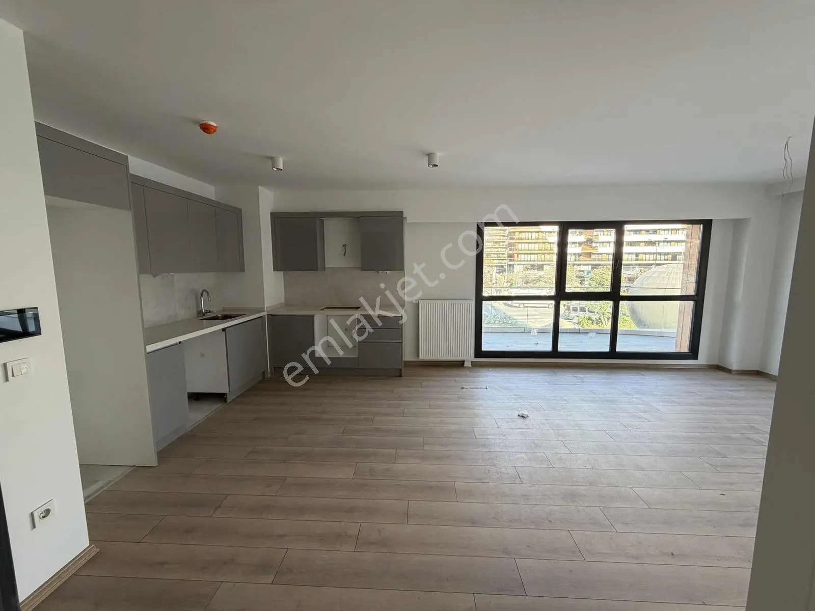 Neva Gyd - Mrf Cadde'de Çift Cepheli Teraslı 1+1 Satılık Daire — fotoğraf 7