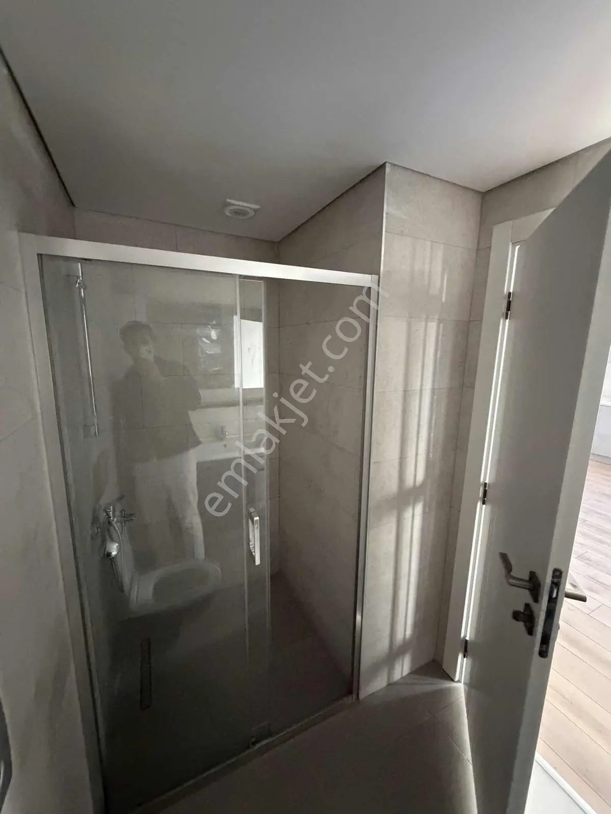 Neva Gyd - Mrf Cadde'de Çift Cepheli Teraslı 1+1 Satılık Daire — fotoğraf 9