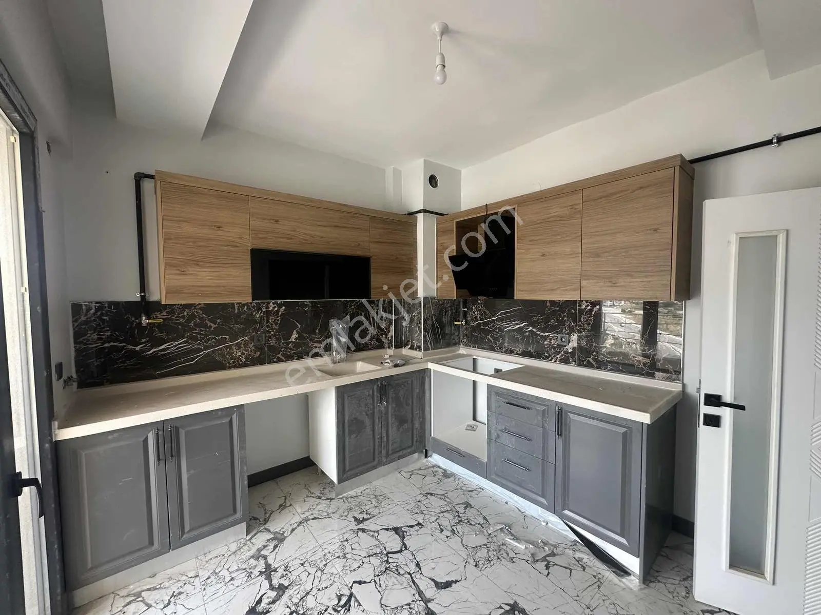 Satlık 4+1 Masrafsız Lüks Daire Site İçinde Mükemel Konumda — fotoğraf 23