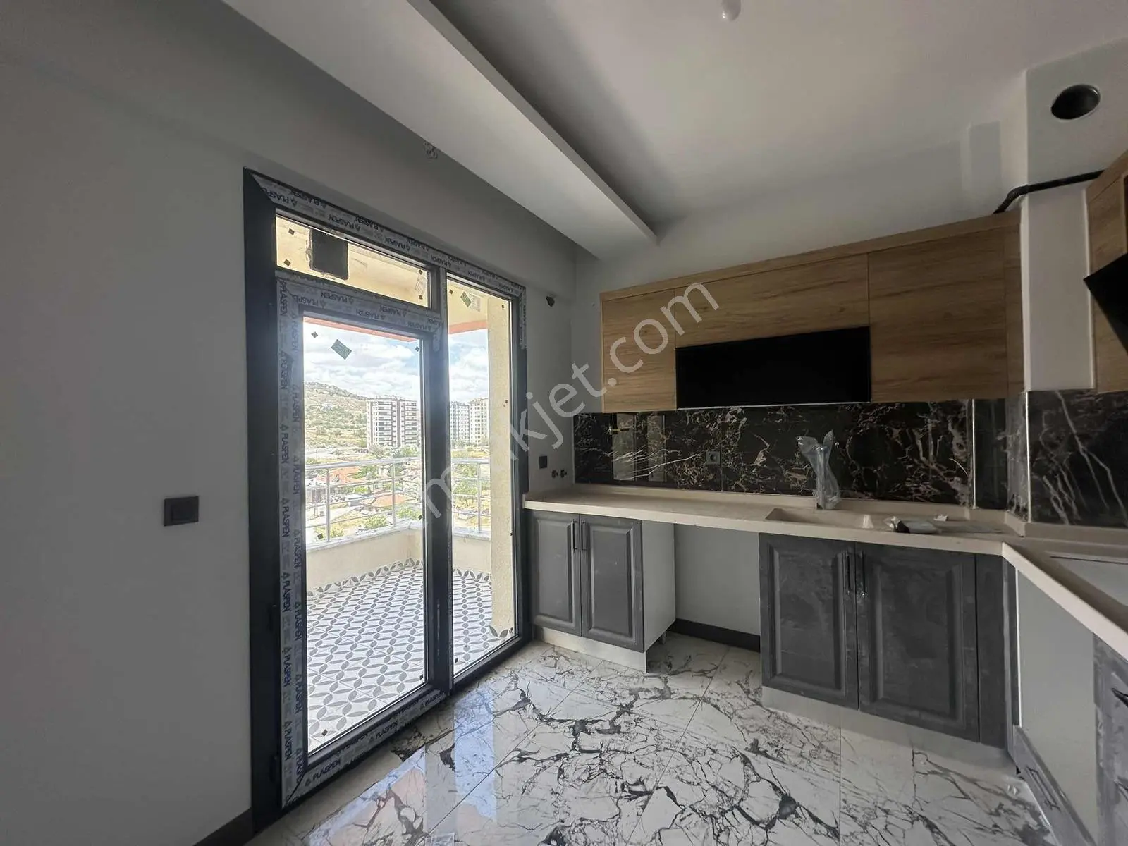 Satlık 4+1 Masrafsız Lüks Daire Site İçinde Mükemel Konumda — fotoğraf 34