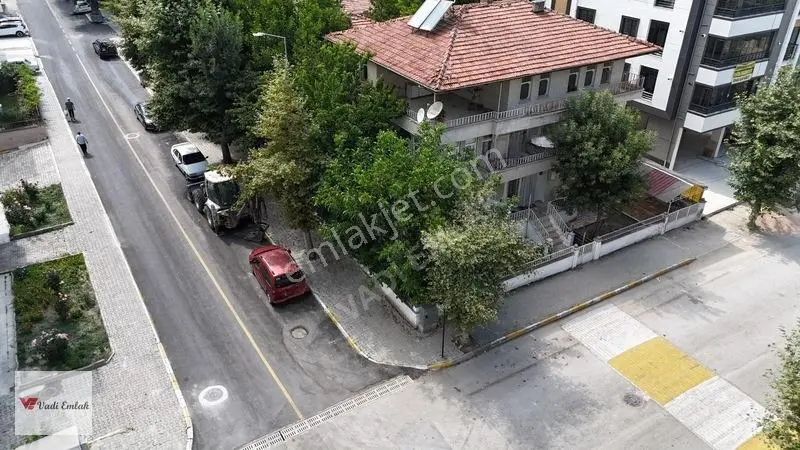 Kafe Kangonun Karşısnda Satlık Köşe Parsel Ev Ve Arsa|vadi Emlak — fotoğraf 2