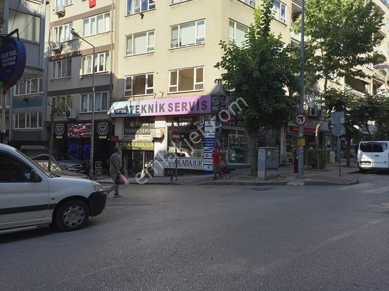 Daire Parasına Hem Daire Hem Dükkân! Gazcılar Cad. Köşe Konum — fotoğraf 2